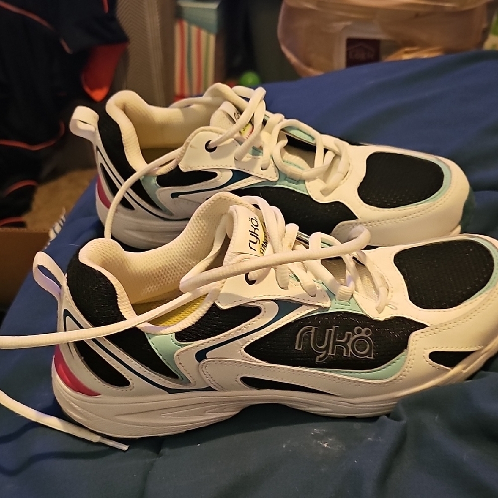 !!Women's Size 8.5 Black, White, and Teal Sneakers - Picture 2 of 4